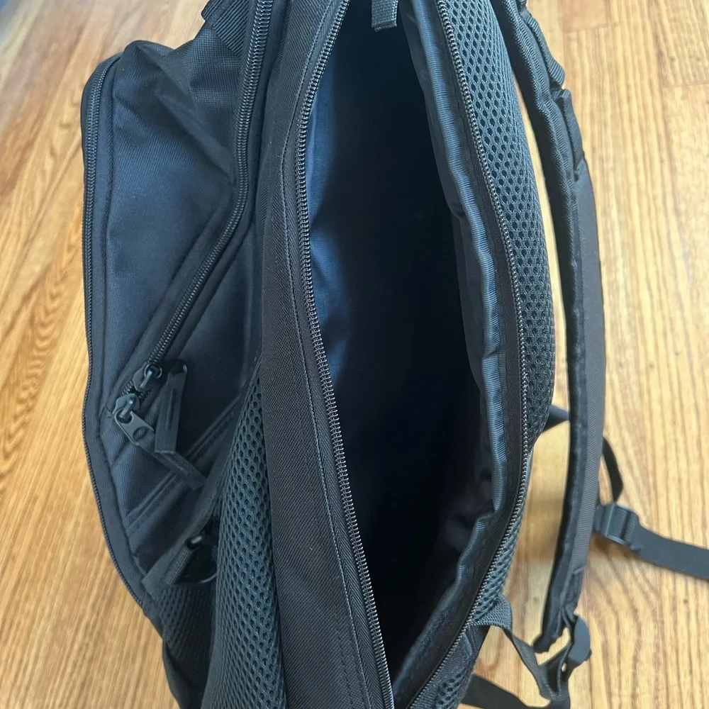 Port Authority nwot port